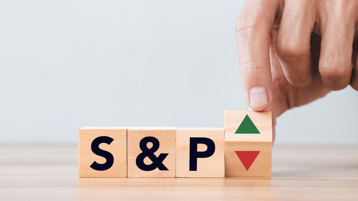 S&P 500 and Nasdaq: Sharp Pullback